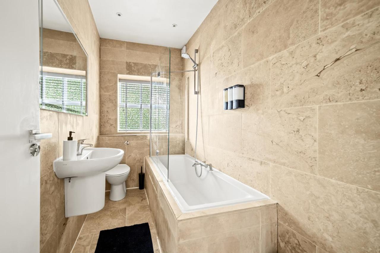 2 BR Apartment in Buxton, Hosted by Eason Stays with Private Entrance - Ferienwohnung Buxton
