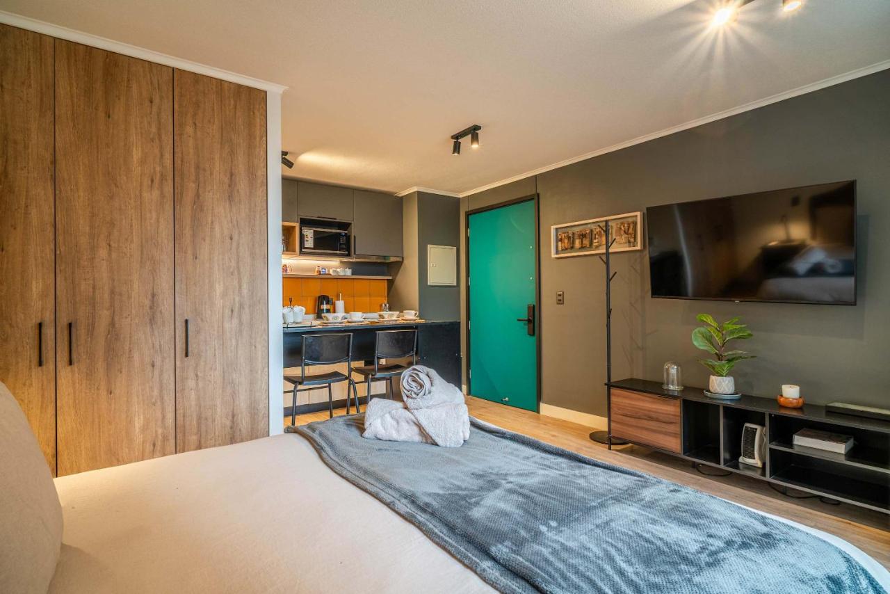 HOM I Depto Studio nuevo en MetroIrarrazabal Nunoa GB314 - B&B Santiago