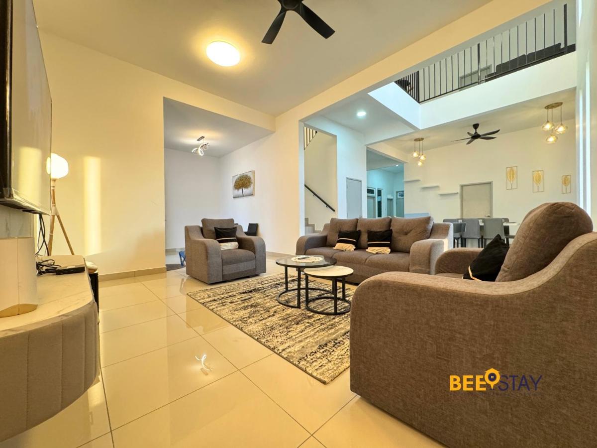 Desaru Arcadia Double Storey House 11-16 Pax 5 Mins to Desaru Beach - B&B Bandar Penawar