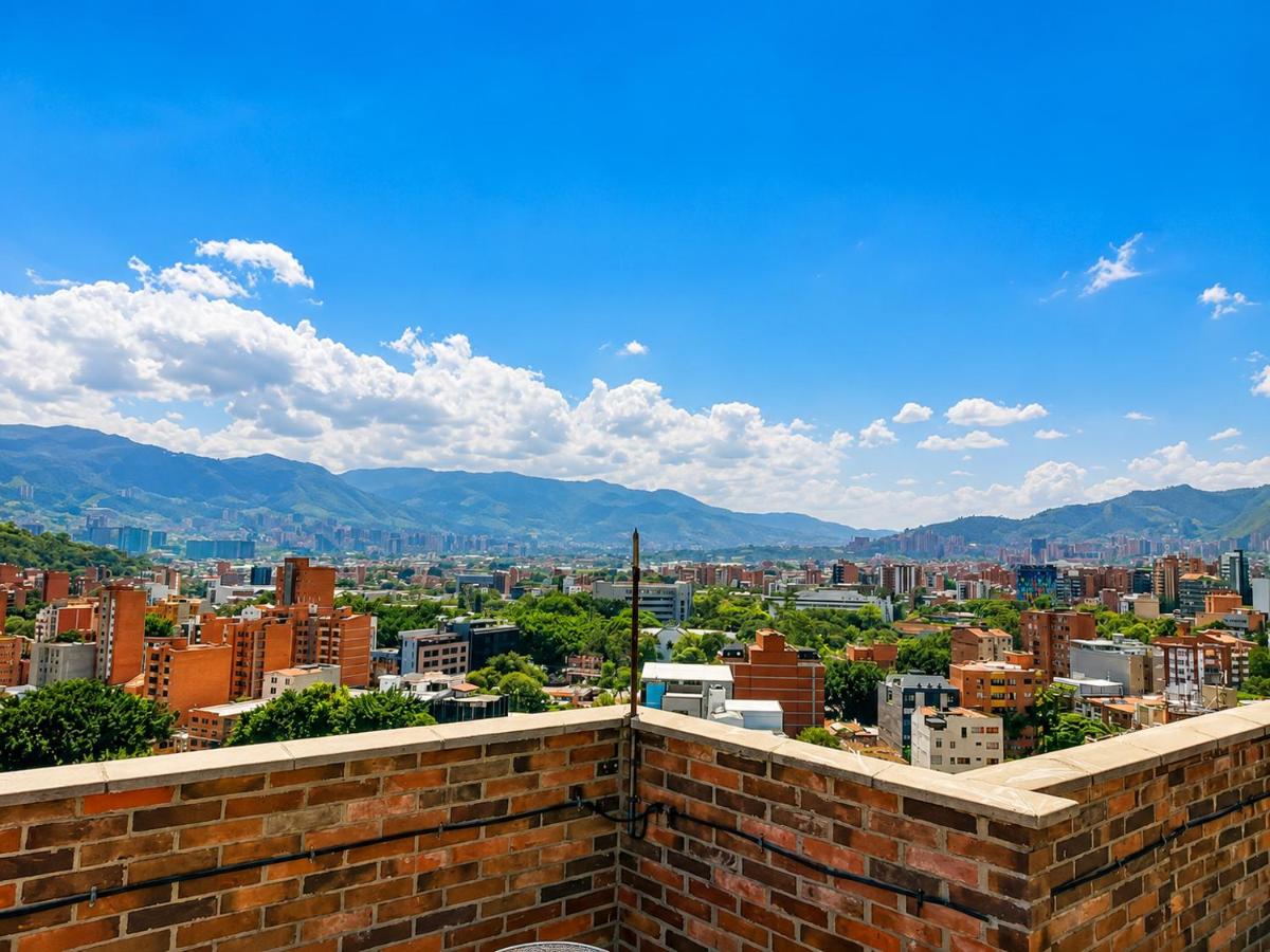 Laureles penthouse, jacuzzi-rooftop fun in the sun - Ferienwohnung Medellín