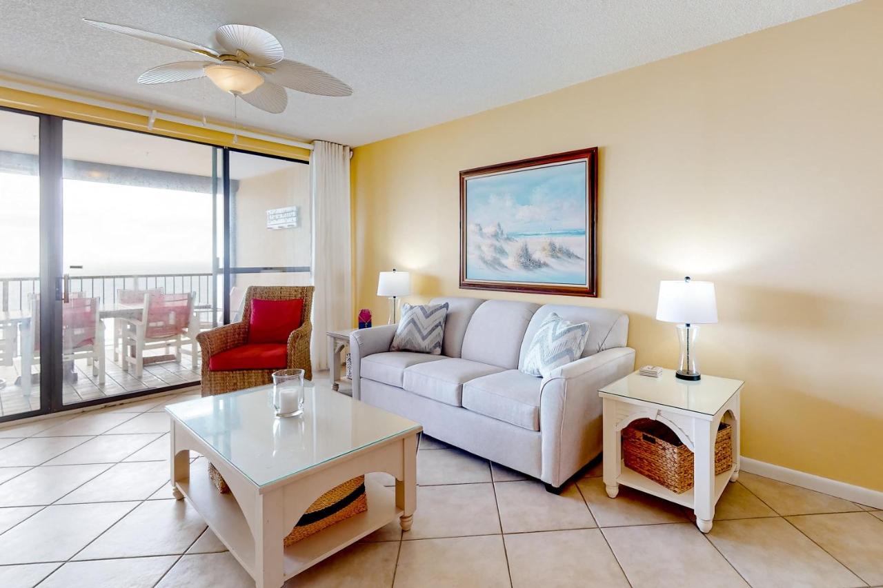 Gulf-front getaway with pool hot tub athletic courts & central AC - Chambres d'hôtes Orange Beach