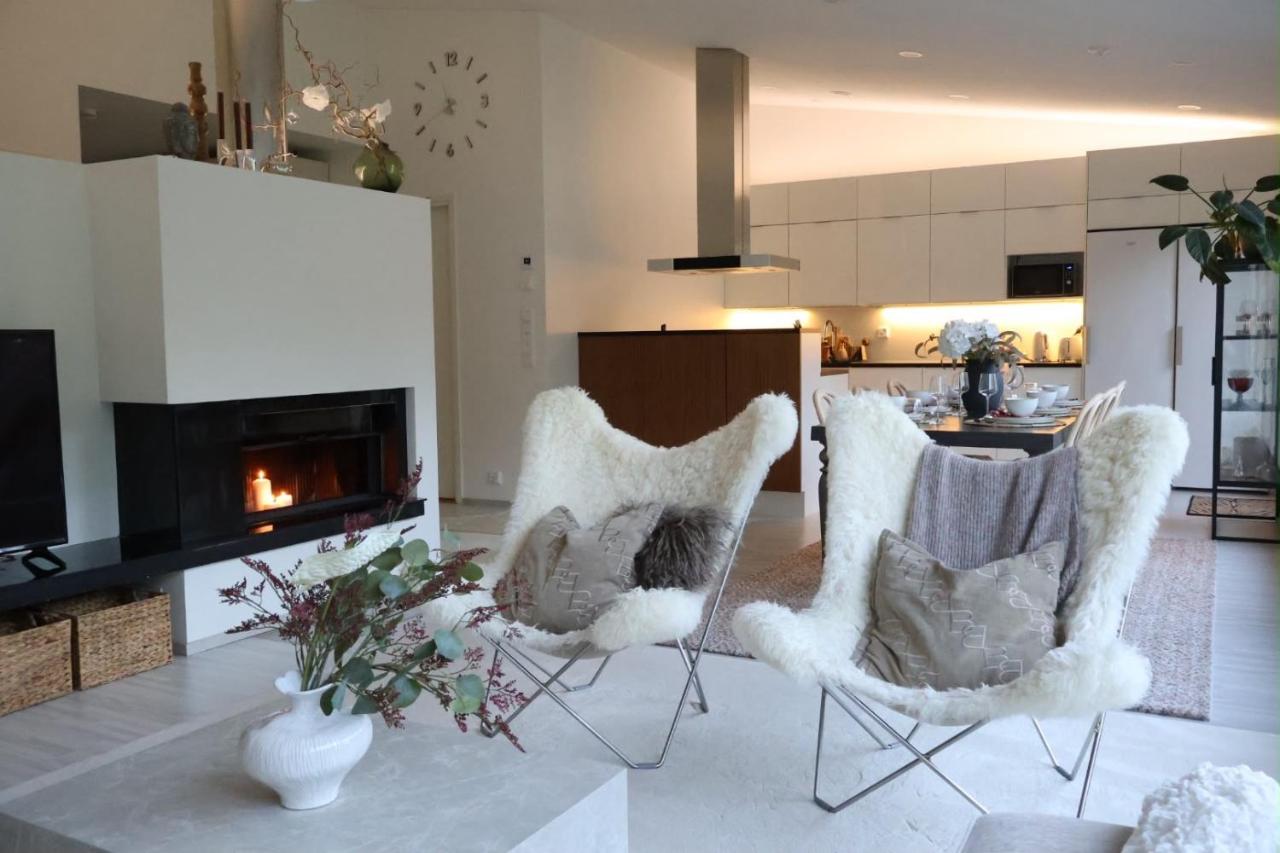 Villa Lydia Lapland - Private Sauna & Aurora View - B&B Rovaniemi
