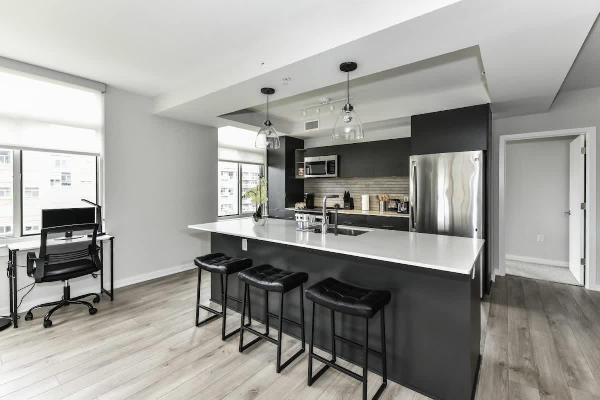 2BR Urban Retreat Gym Parkng and Scenic Rooftop - B&B Arlington