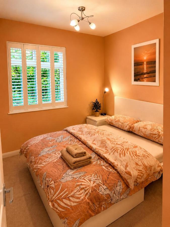 Entire Cosy House Parking & Garden near Portsmouth - B&B Waterlooville