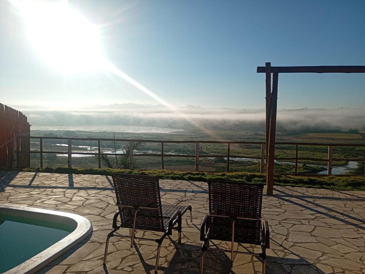 Chalé Master - Banheira de Hidromassagem - Área Gourmet e Piscina Privativos - B&B Capitólio