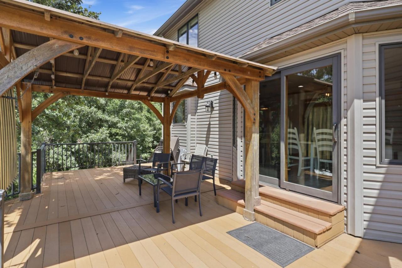 Private Heated Pool, Sleeps 18, Game Room & Outdoor Living - B&B Camdenton
