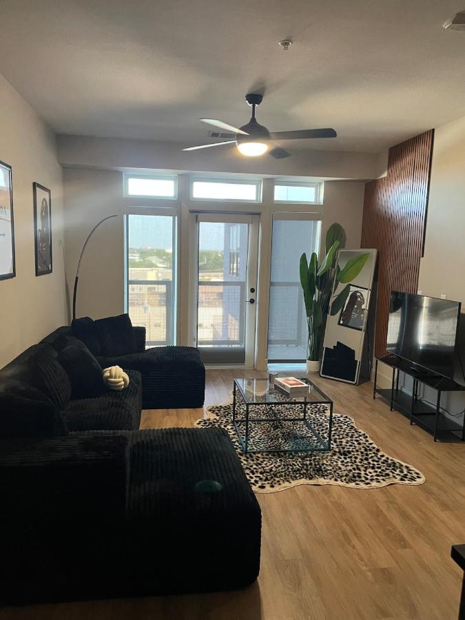 Walkable Dallas Oasis King Suite Free Parking - B&B Dallas