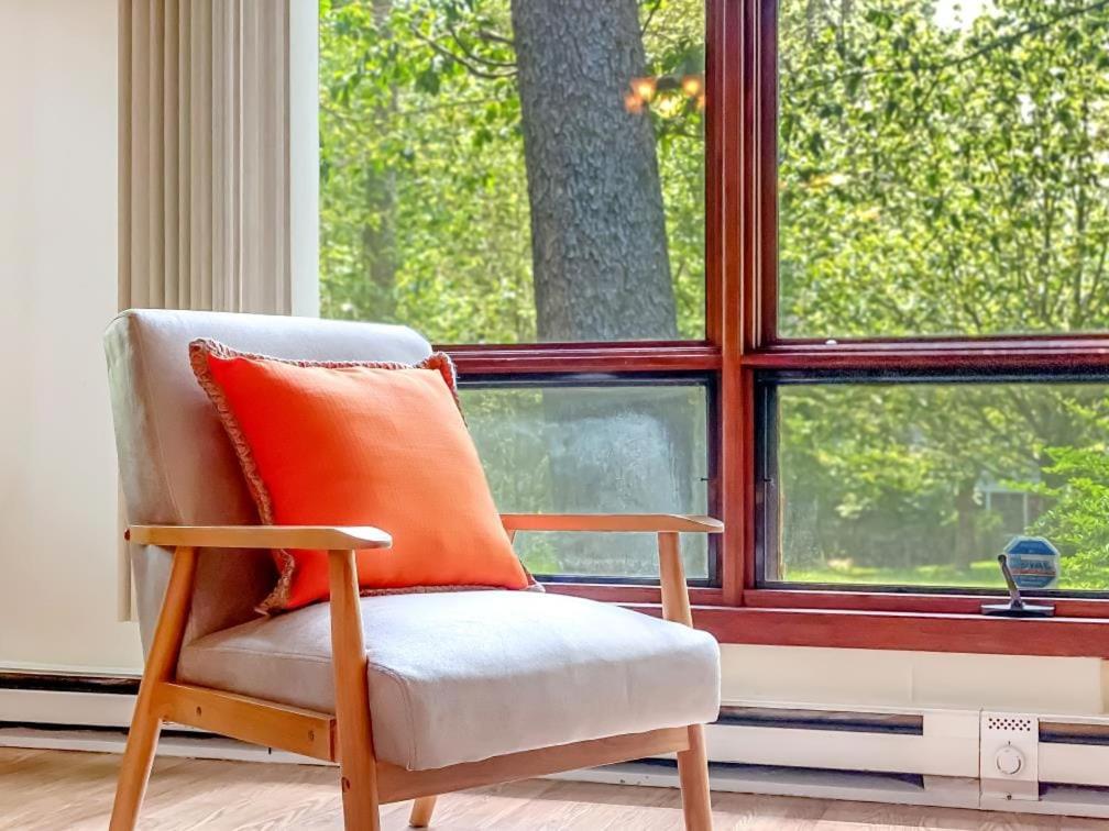 Pocono Cottage with Golf Course Hot Tub, Fire Pit Near Kalahari - B&B Pocono Farms East