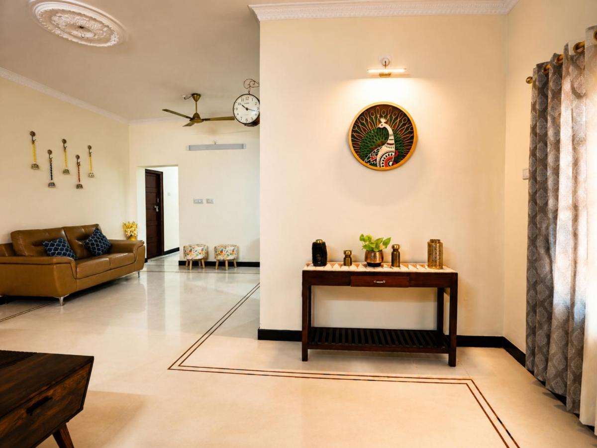 Manomayi - Luxury - Entire 4BHK Family Only Villa Spacious 4500 Sqft Duplex - Chambres d'hôtes Mangalore
