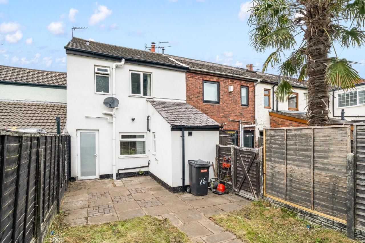 3 Bedroom House in Orrell, Wigan Near Town Centre, Hosted by Eason Stays - Ferienwohnung Up Holland