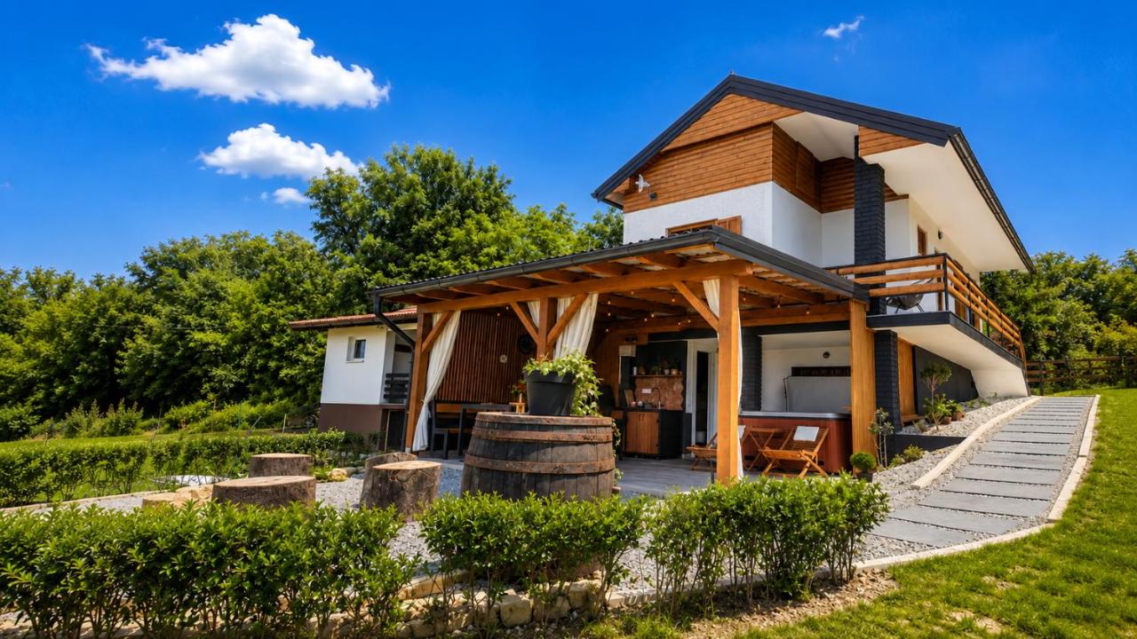 Vineyard Cottage with Jacuzzi & Hobbit Sauna by Destination GREEN Croatia - B&B Sveti Urban