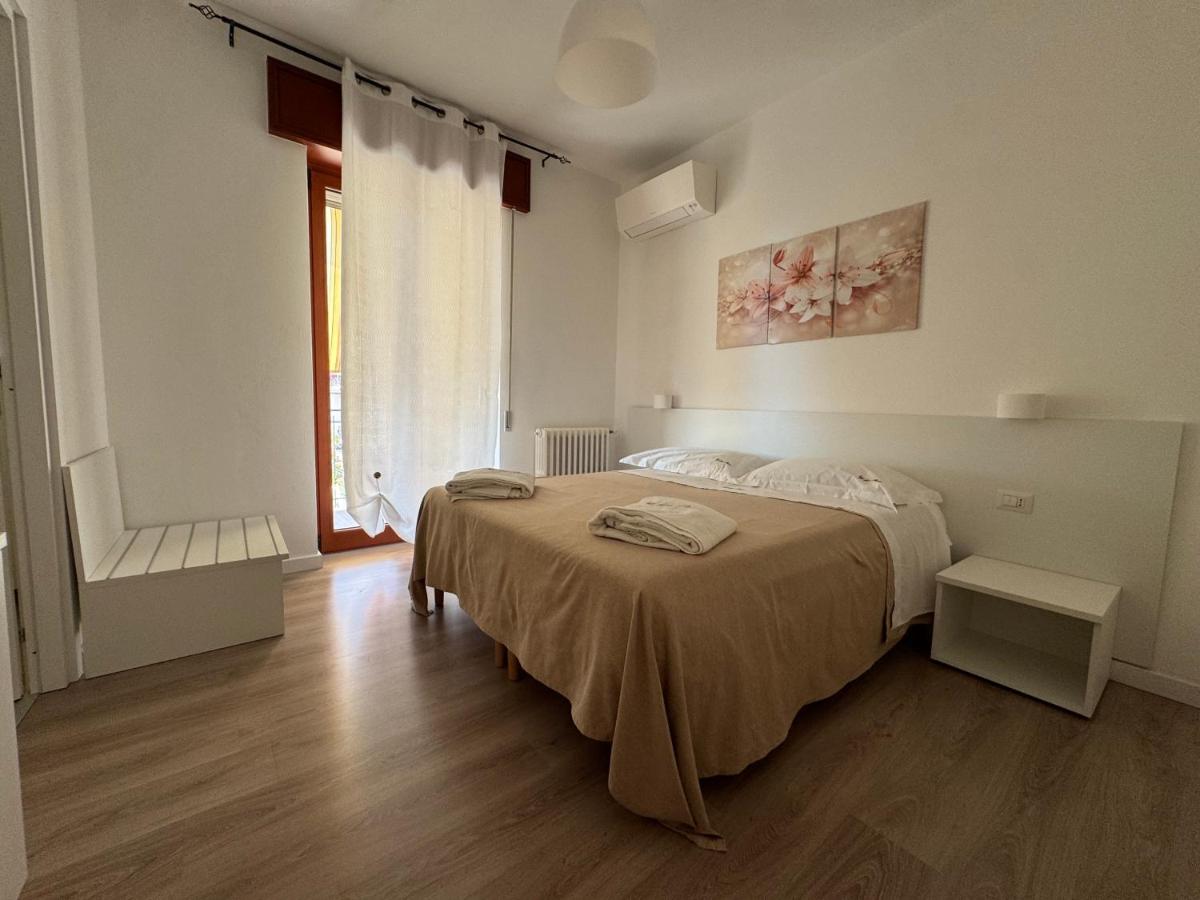 Doppel-/Zweibettzimmer mit Balkon