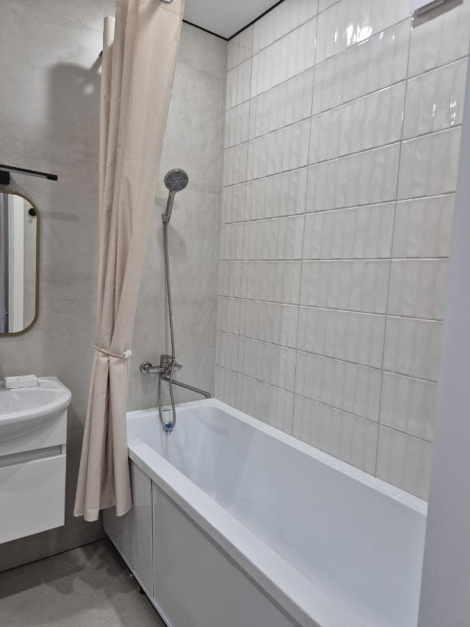 Airport Comfort Apartment - Chambres d'hôtes Astana
