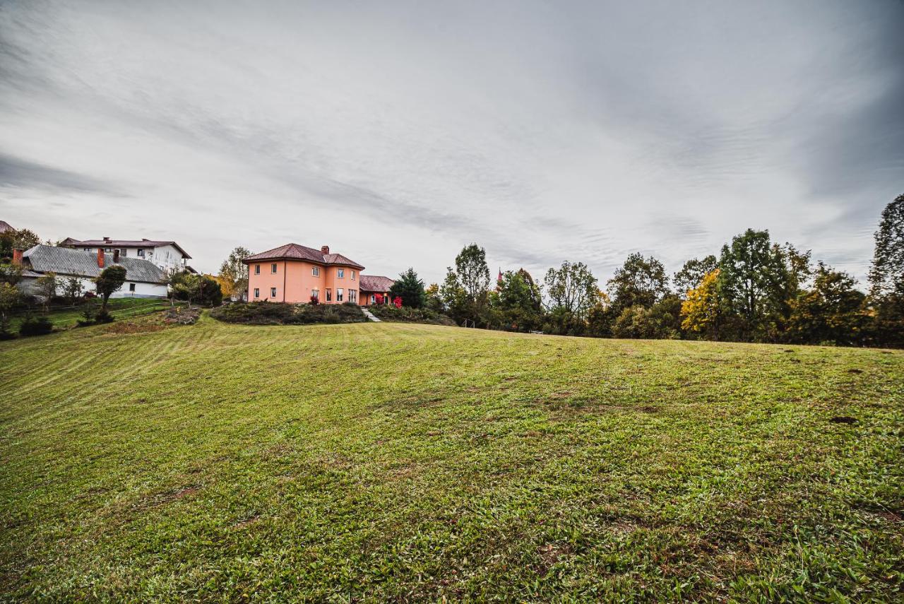 Hide Away in a Private Countryside Villa - B&B Prestranek