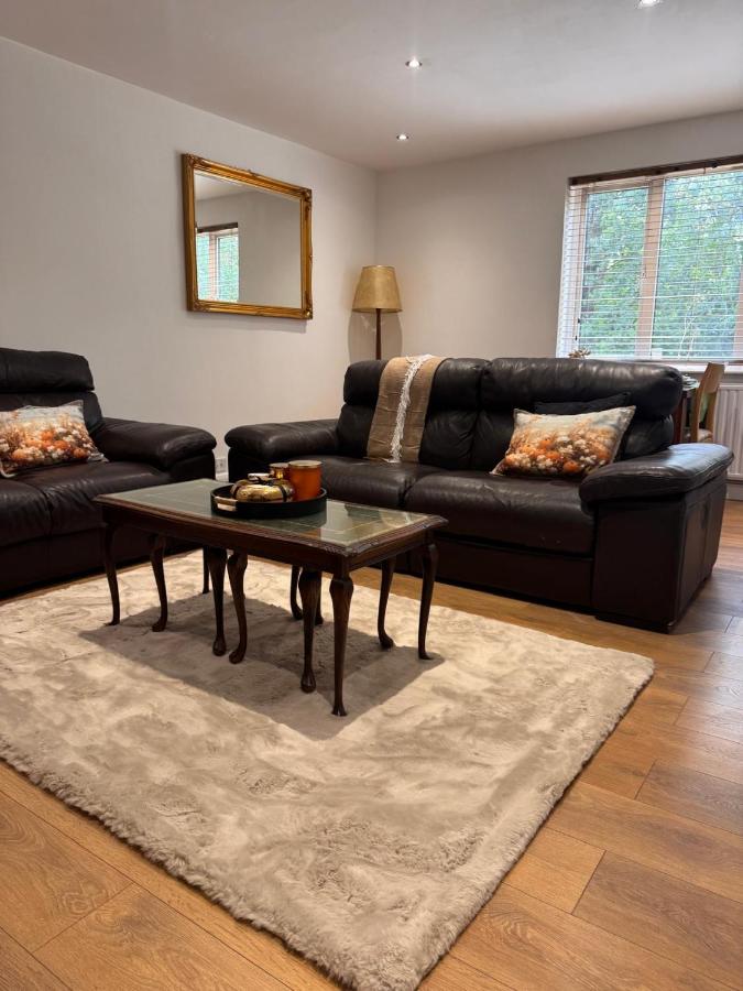Spacious 2-Bed flat with Free Parking - B&B Mill Hill