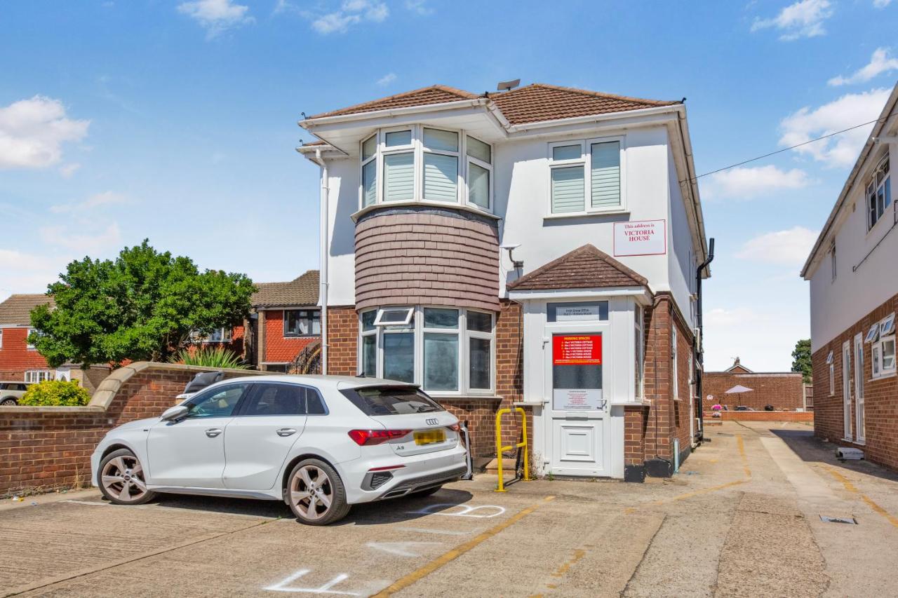 2 Bed Flat 10mins Heathrow 1 Parking EV - Ferienwohnung Hanworth