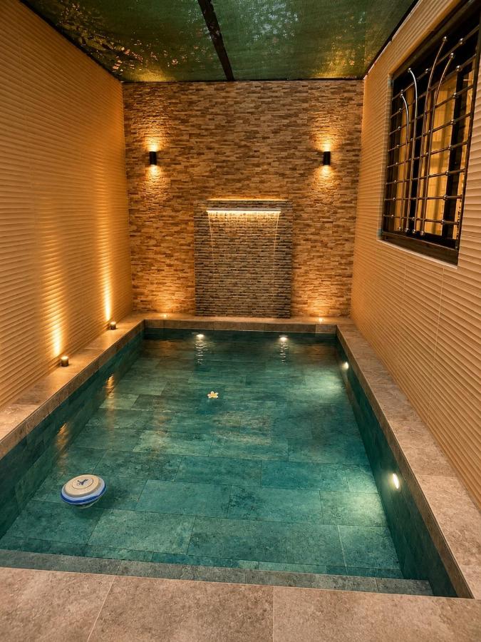Luxury Villa Riad Ourika with Pool, Air Conditioner, Wi-Fi And beautiful Rooftop - Chambres d'hôtes Marrakech