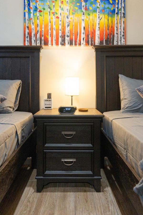 Elegant 2 Bedroom Suite w Modern Amenities - B&B Brooklyn