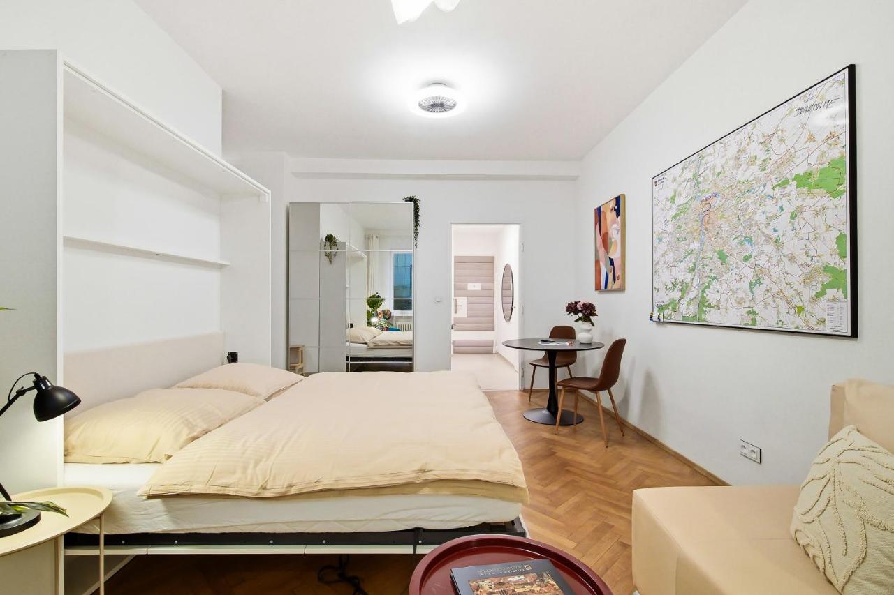 Stylish & Quiet Studio in Vibrant Letná - Bed and Breakfast Praag
