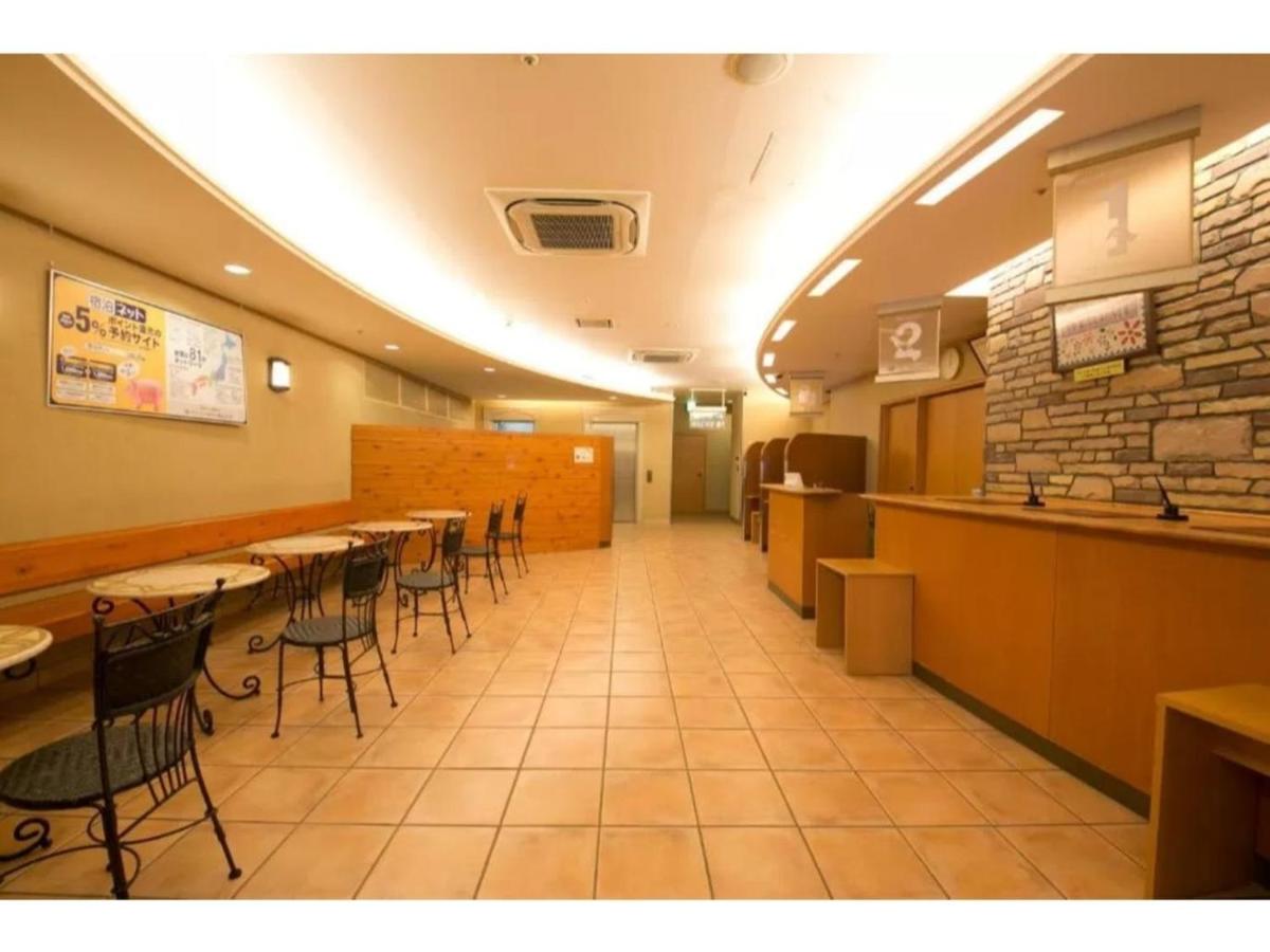 Black metal chairs with tables stand at dog-friendly R&B Hotel Kanazawa Station Nishiguchi - Vacation STAY 39078v in Kanazawa.