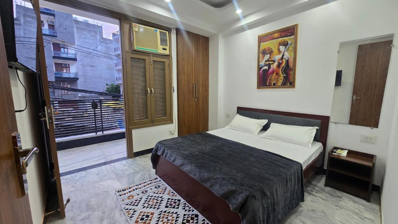 Saket homestays ignou road serviced apartment - B&B Nuova Delhi