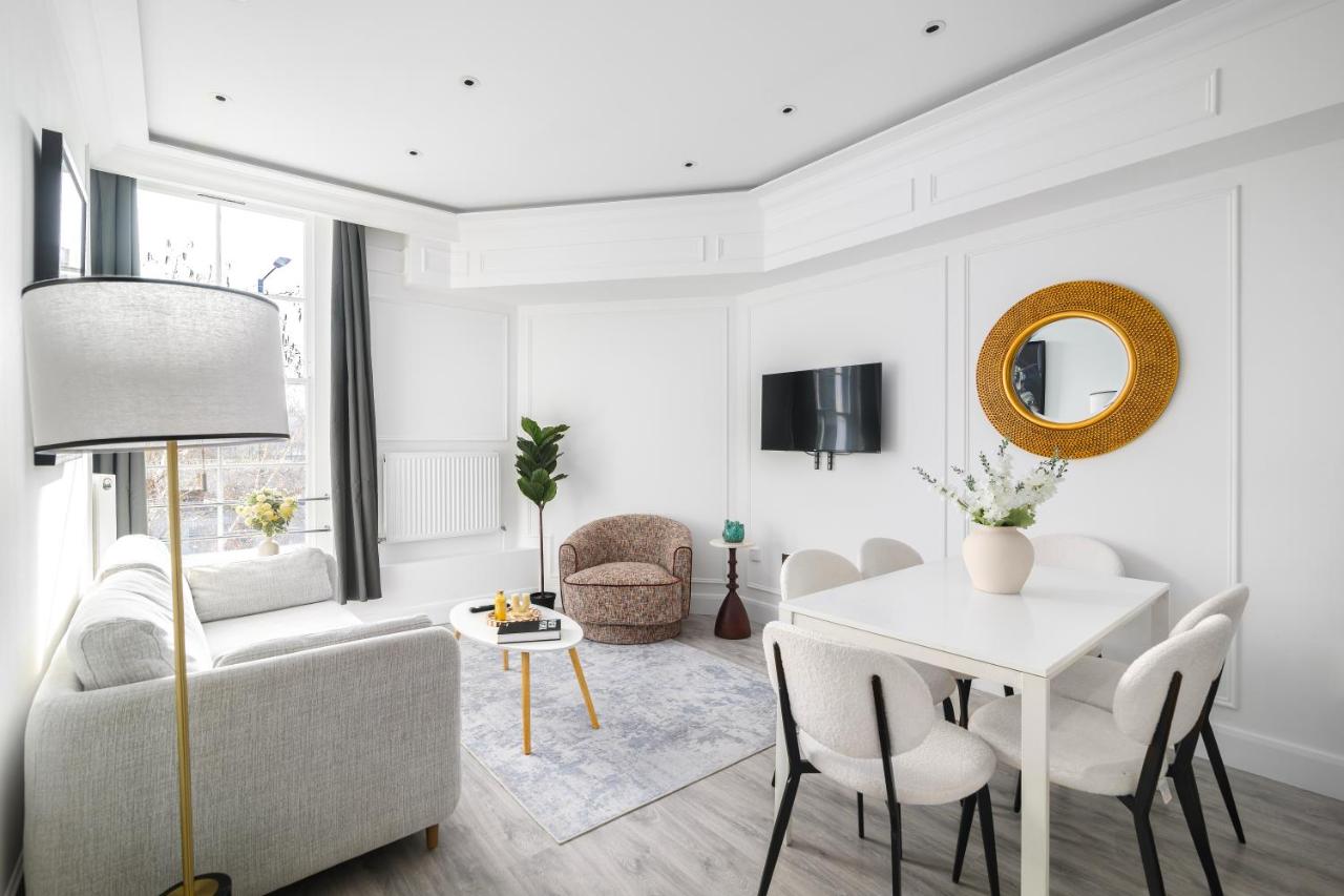 Spacious 3-Bed Apartment for 14 Guests Near Paddington Station - Bed and Breakfast Londen