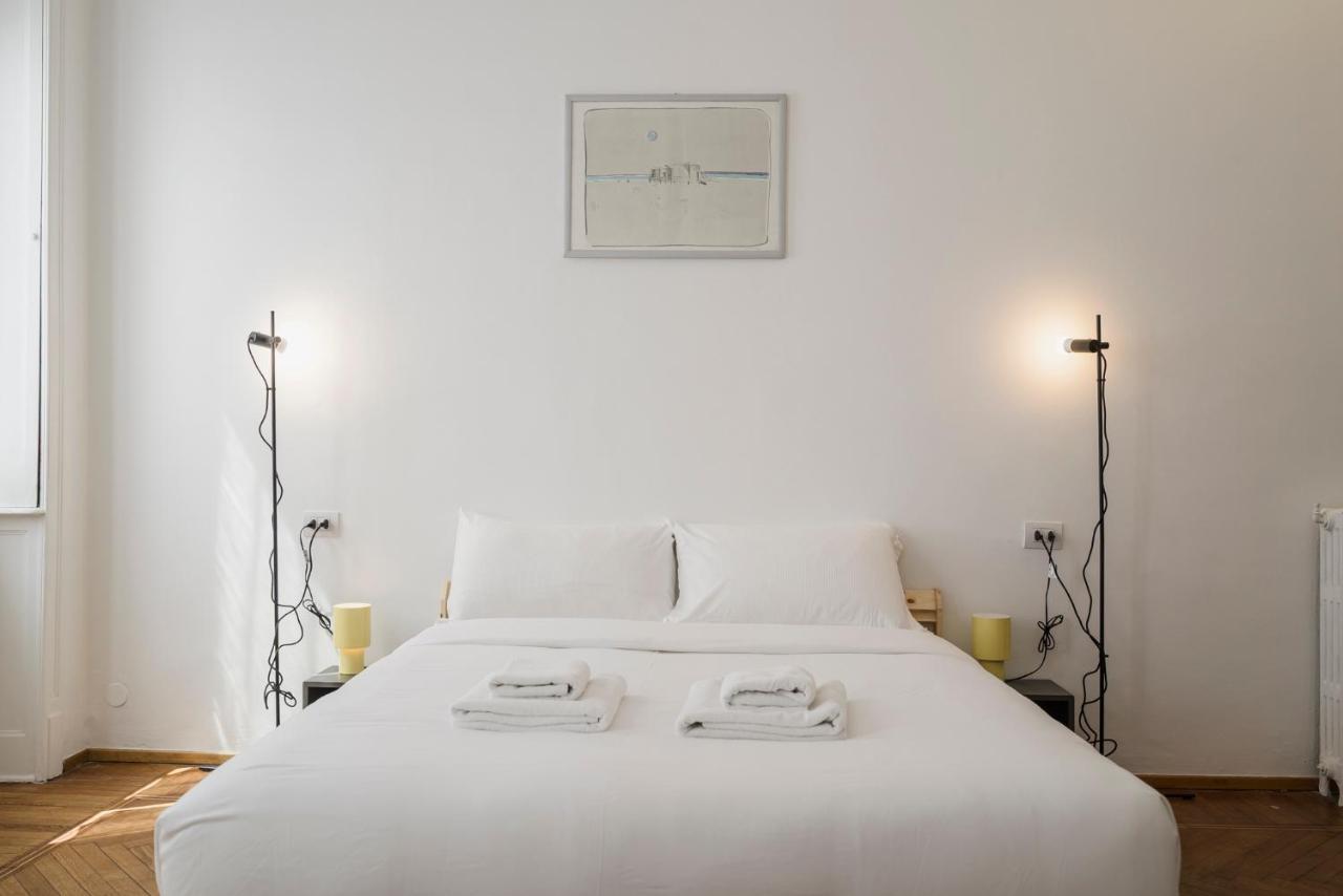 tHE Design Library - Monforte San Babila - B&B Milan