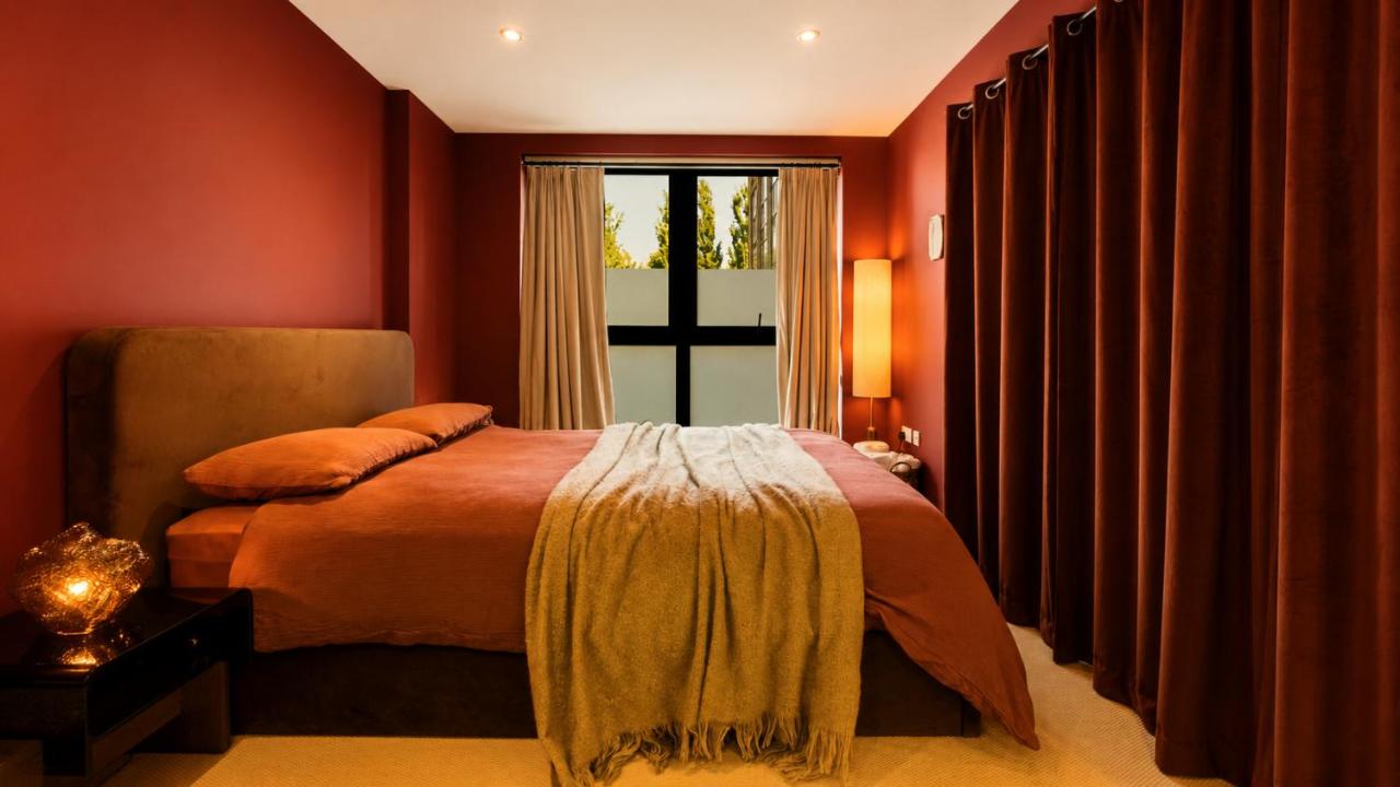 Designer Flat, Vinyl Lounge, Near Queen Mary Uni - B&B Londra