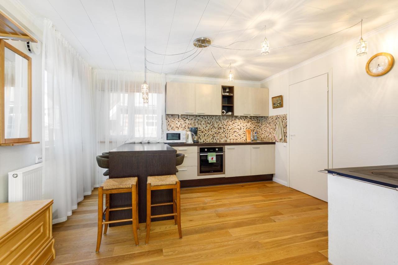 Little cozy garden house at a private home - Bed and Breakfast Pärnu