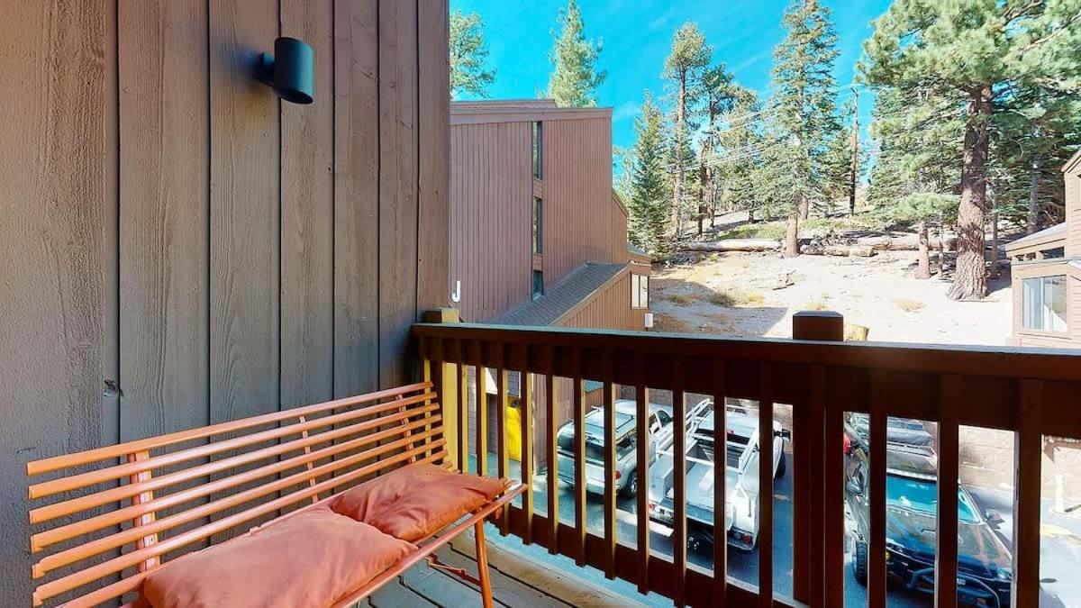 Walk to Canyon Lodge! Ski back! Modern Space - B&B Mammoth Lakes