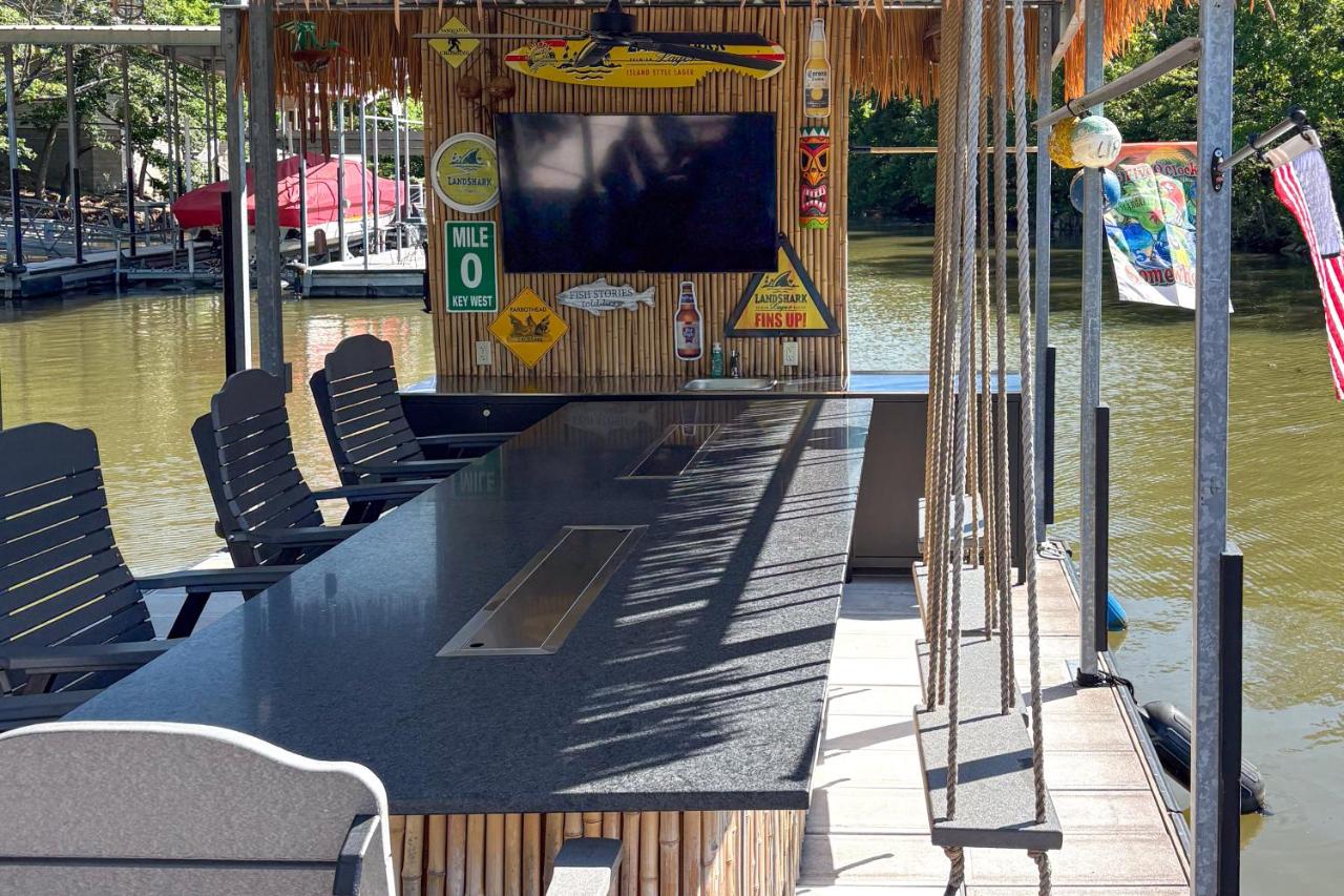 Spacious Decks & Dock: Margaritaville Home! - Ferienwohnung Osage Beach