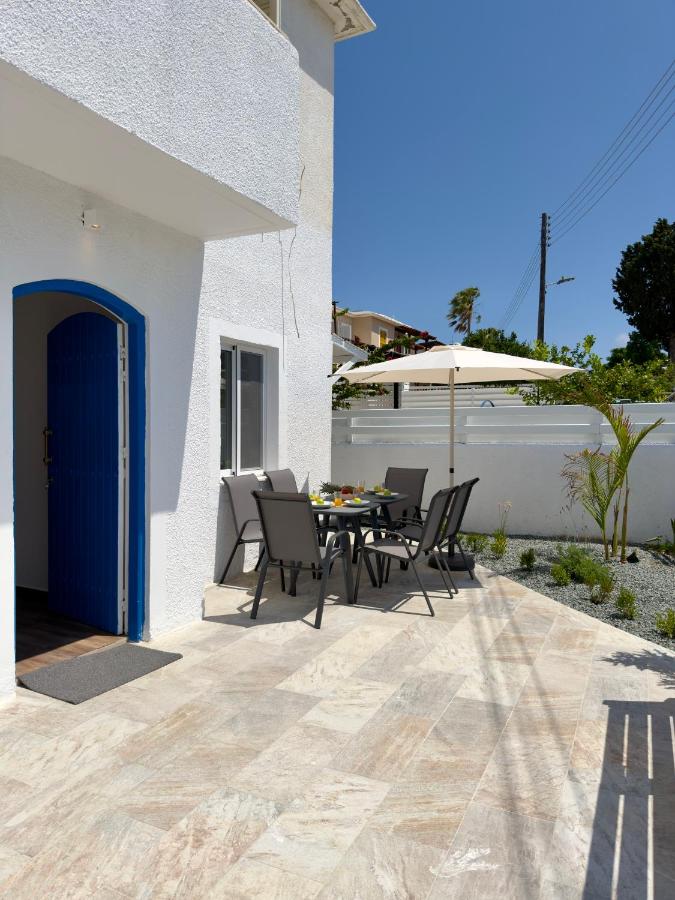 Olive & Sage 3BR Walking distance to Protaras and Pool - Chambres d'hôtes Paralímni