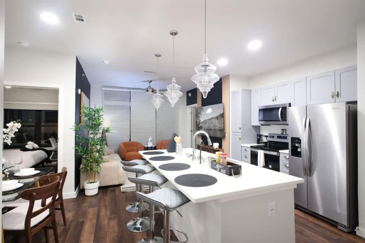 Chic 2BR-w Parking, Near Rvrwalk, Dome & Conv Ctr - B&B San Antonio