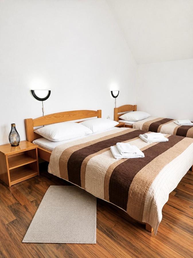 Driepersoonskamer met Eigen Externe Badkamer