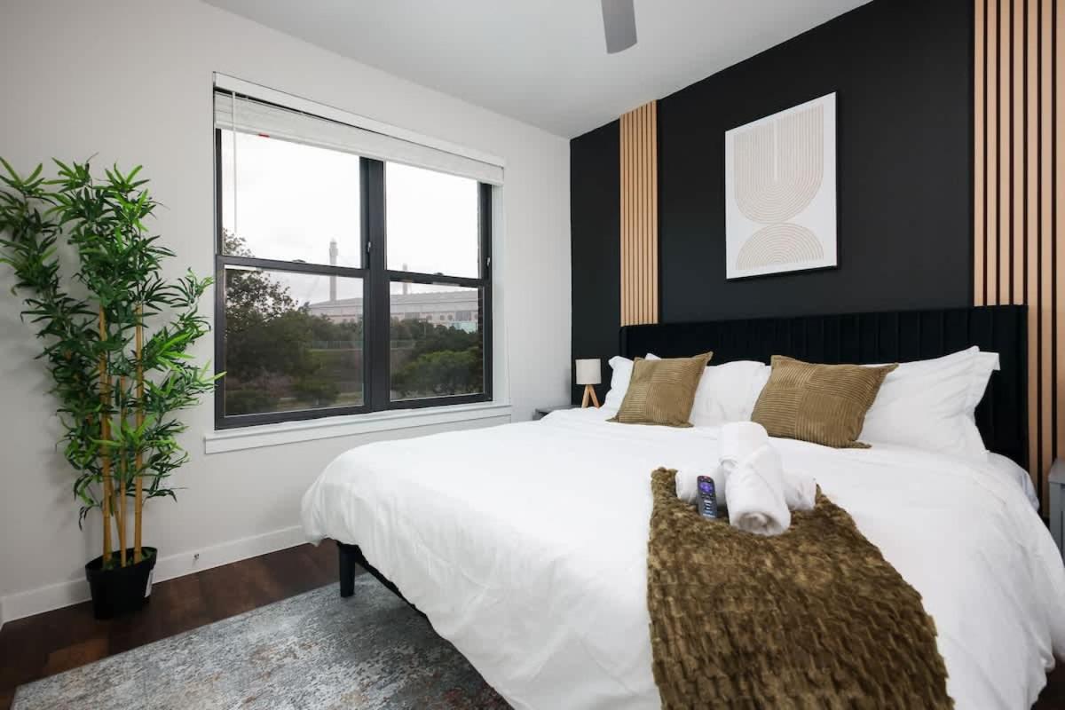 Cozy 2BR-w Parking, Near Rvrwalk, Dome & Conv Ctr - B&B San Antonio