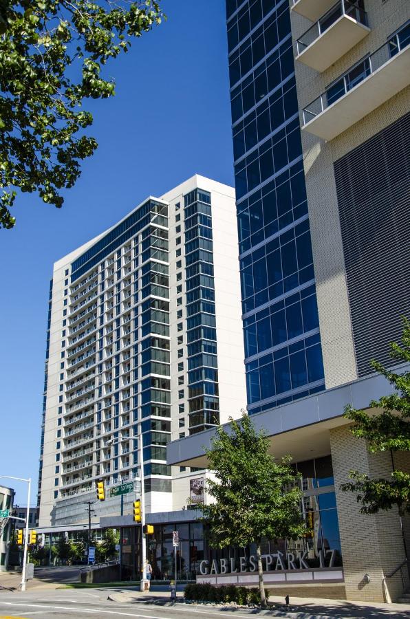 Skyview Downtown All Glass 1 Bedroom Cozy Apartment - B&B Dallas