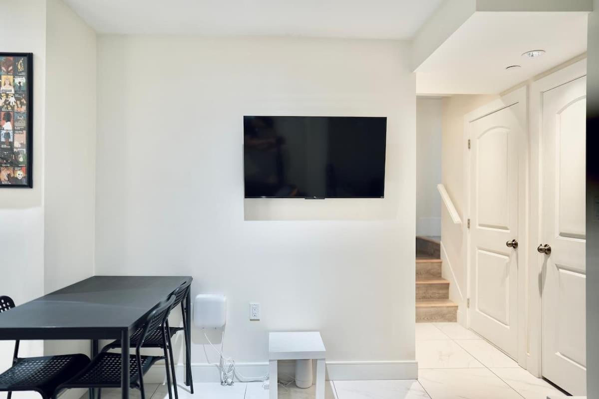 3 Beds Entire House w 1 free Parking - Good location - B&B Vancouver