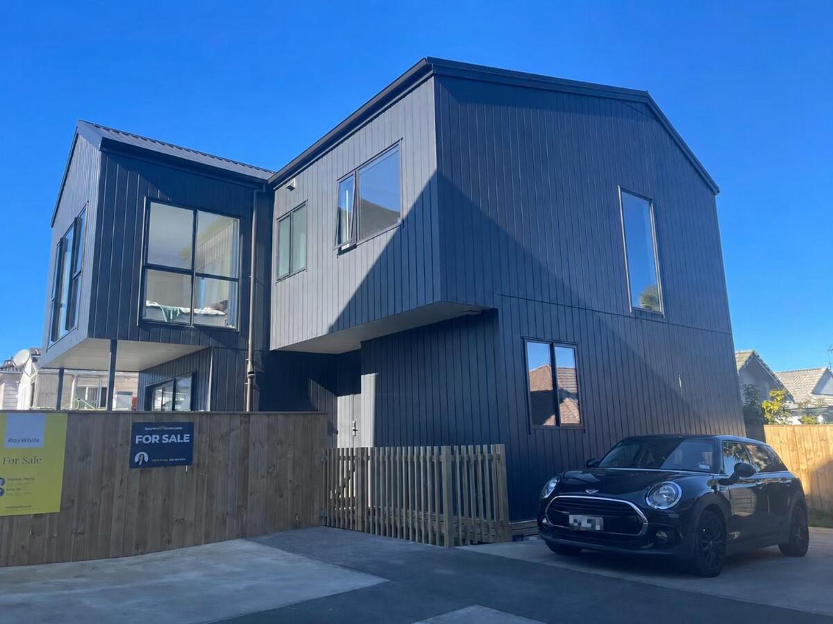 5 Bedrooms Home in Highland Park Auckland Sleeps 10 - Chambres d'hôtes Auckland