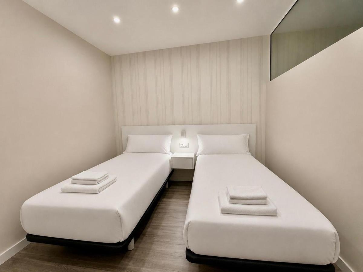 Deluxe One-Bedroom Apartment