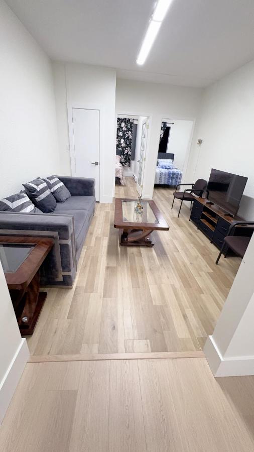 Entire 2 Bedroom condo in White Rock, Canada - B&B White Rock