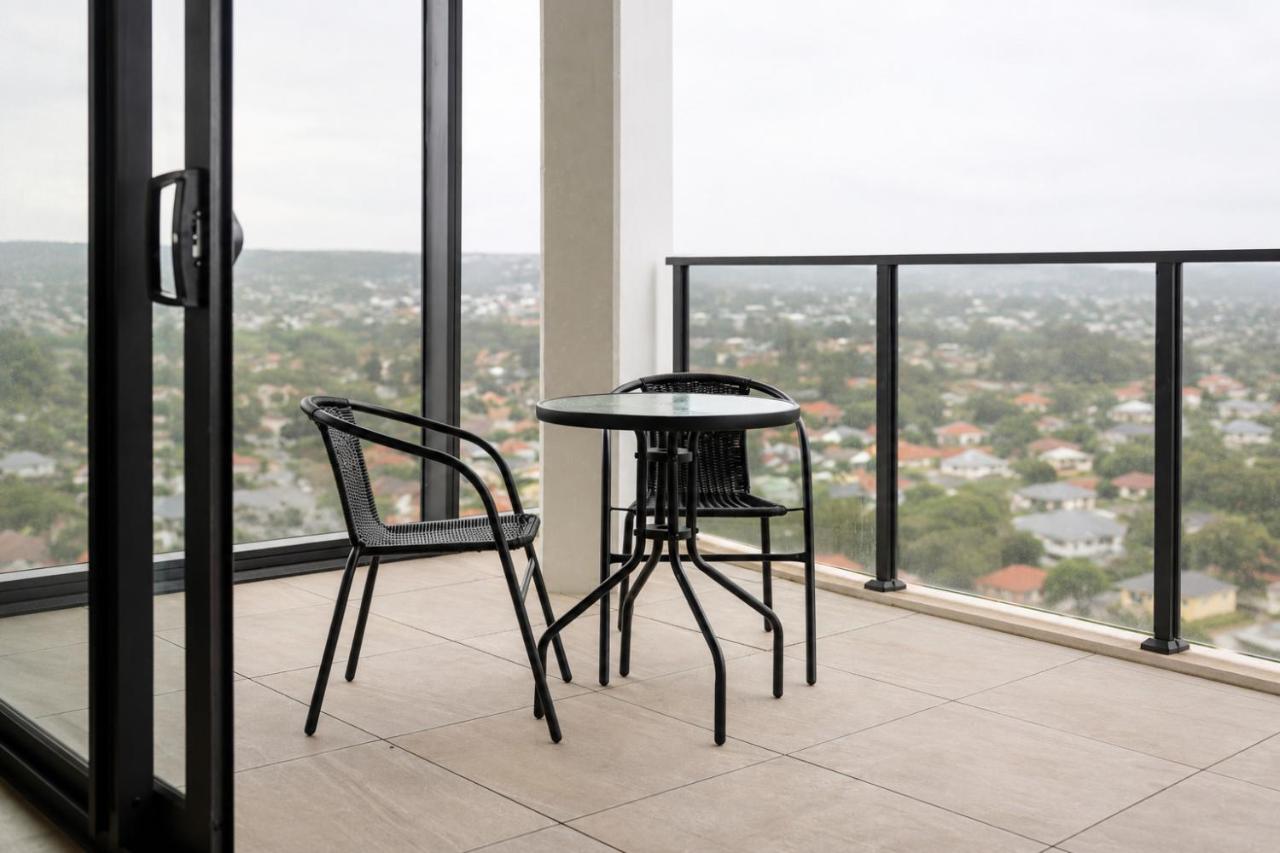 Prestige 2BR Stay with Ocean Views - Rooftop and Cinema - B&B Wogamia