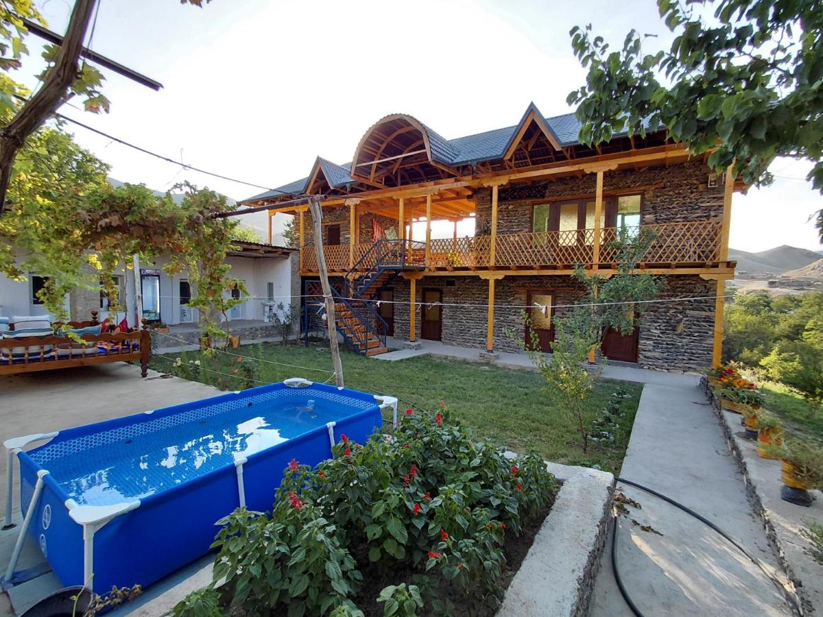 Maysara Homestay, Sentob village - Ferienwohnung Tadzhimi