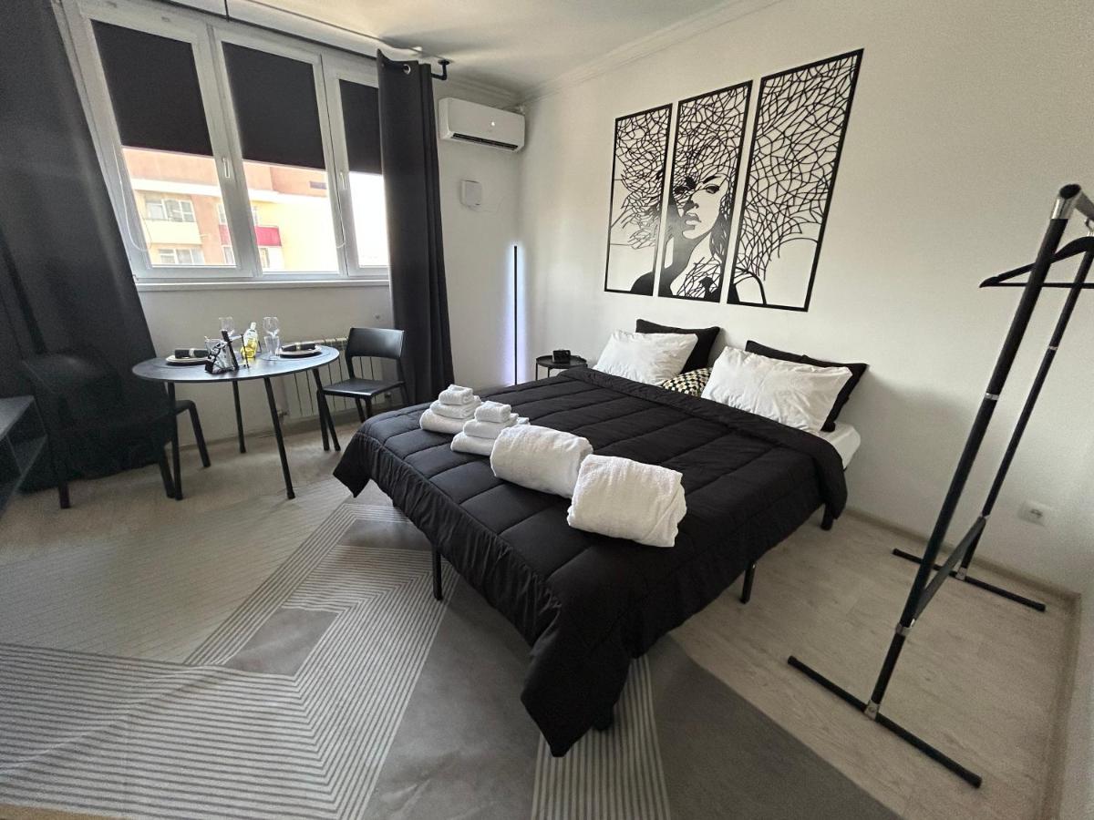 Admiral Lounge Club - Bed and Breakfast Almaty