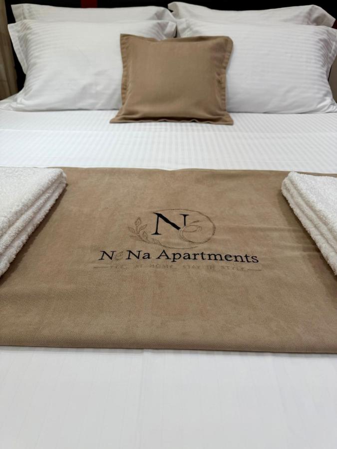 Nena Apartment's Cozy Modern Stay - Bed and Breakfast Tirana