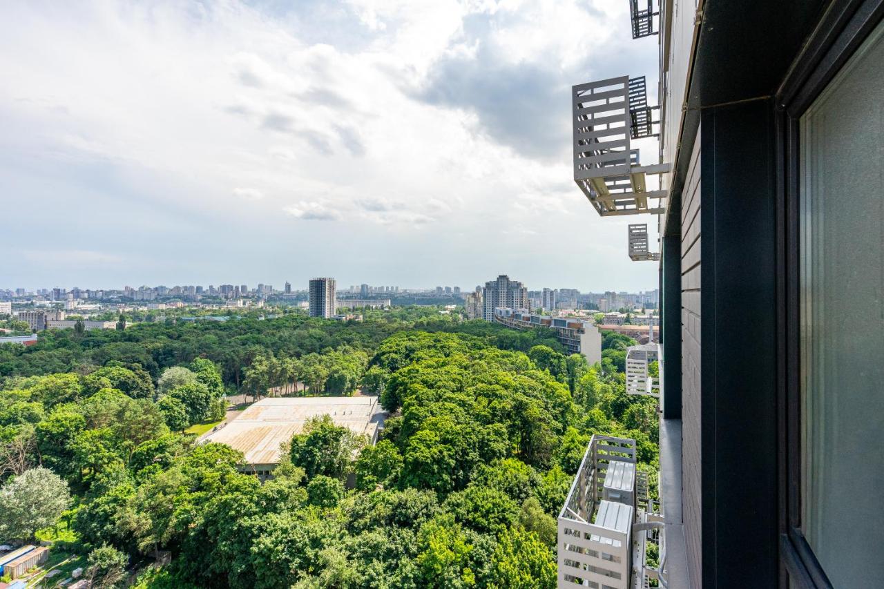 21-121 Poetika, Degtyarivska 25e, Kyiv, Shuliavska metro nearby, fantastic city view, Petrovdom Apartment - Chambres d'hôtes Kiev