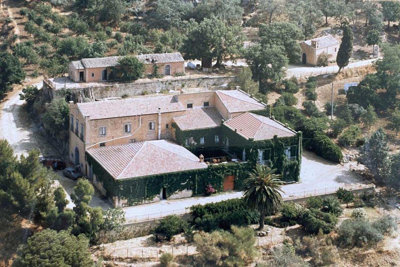 Dimora Storica Villa Pietralunga - Chambres d'hôtes Nicosia