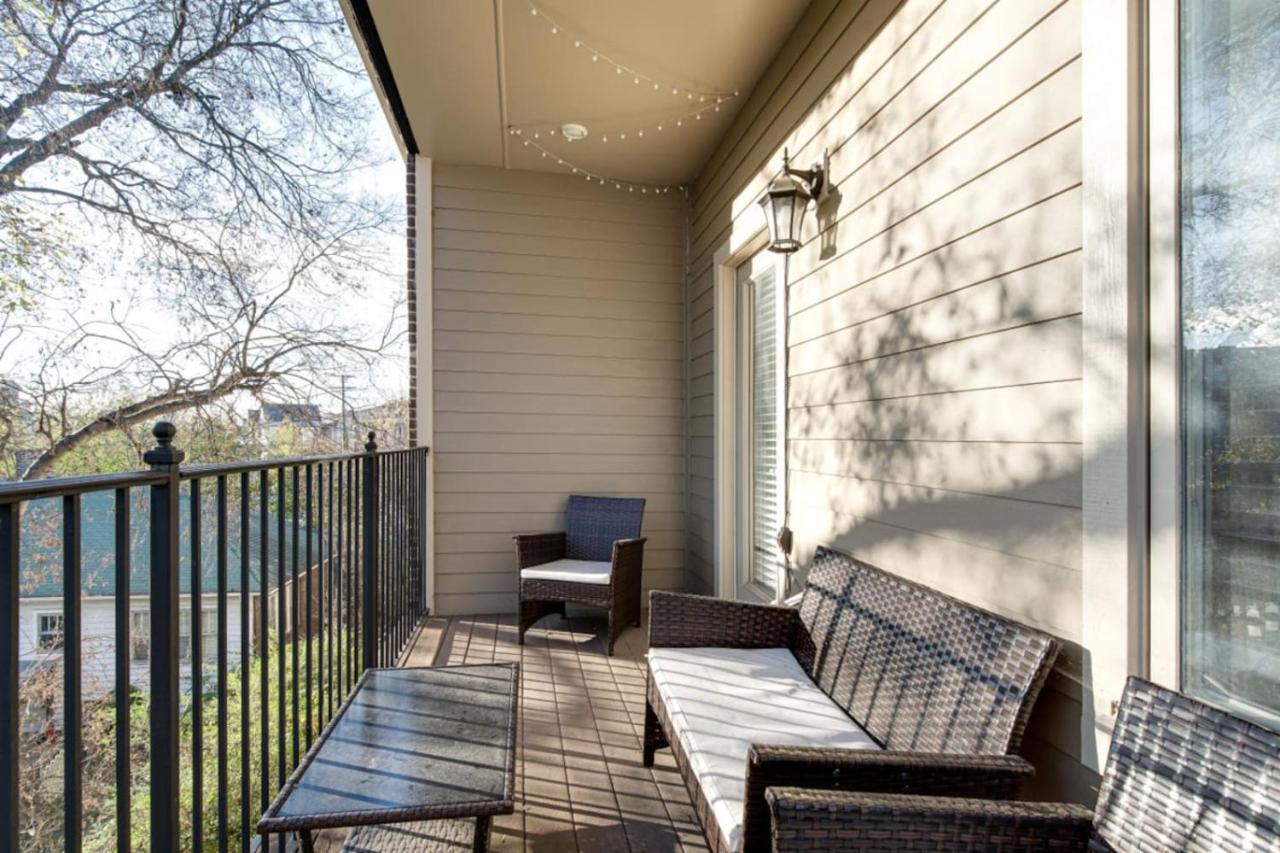 Lipstick & Boots - Luxury 3-Level Condo with Private Garage near Music Row - B&B Nashville