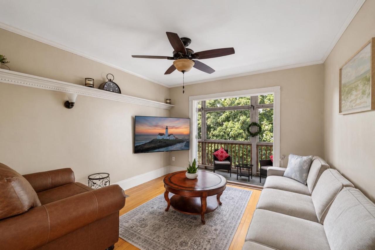 Historic Salem Getaway, Coastal Charm, 2 Bed 1 Bath - Ferienwohnung Salem