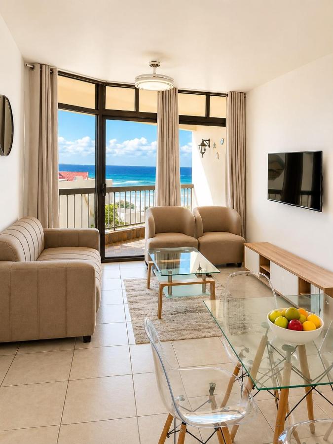 Umhlanga Beachfront 2-Bedroom Apartment with Pool & Ocean Views - B&B Durban