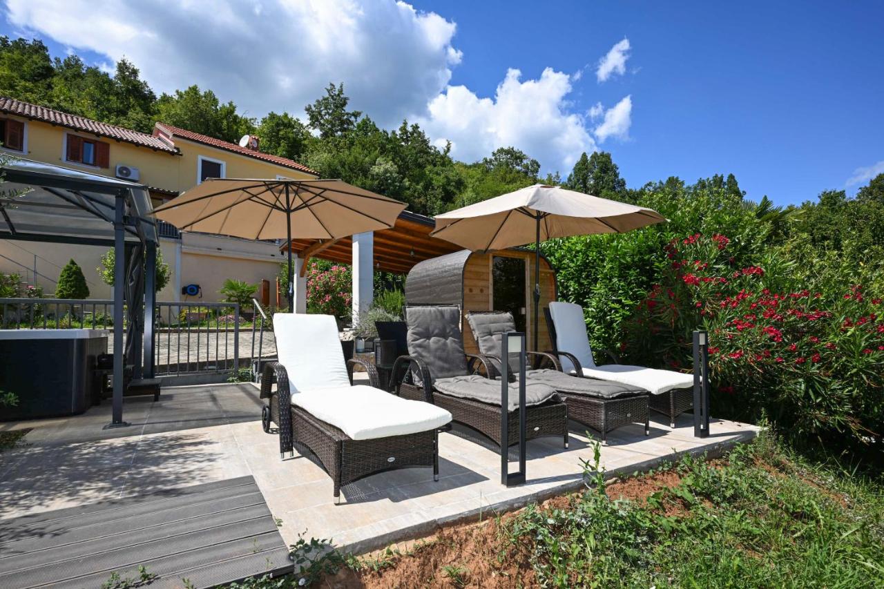 Villa Yari-Dog Friendly, Private Jaccuzzi&Sauna,Shared Infinity Pool, Sea View - B&B Lovran